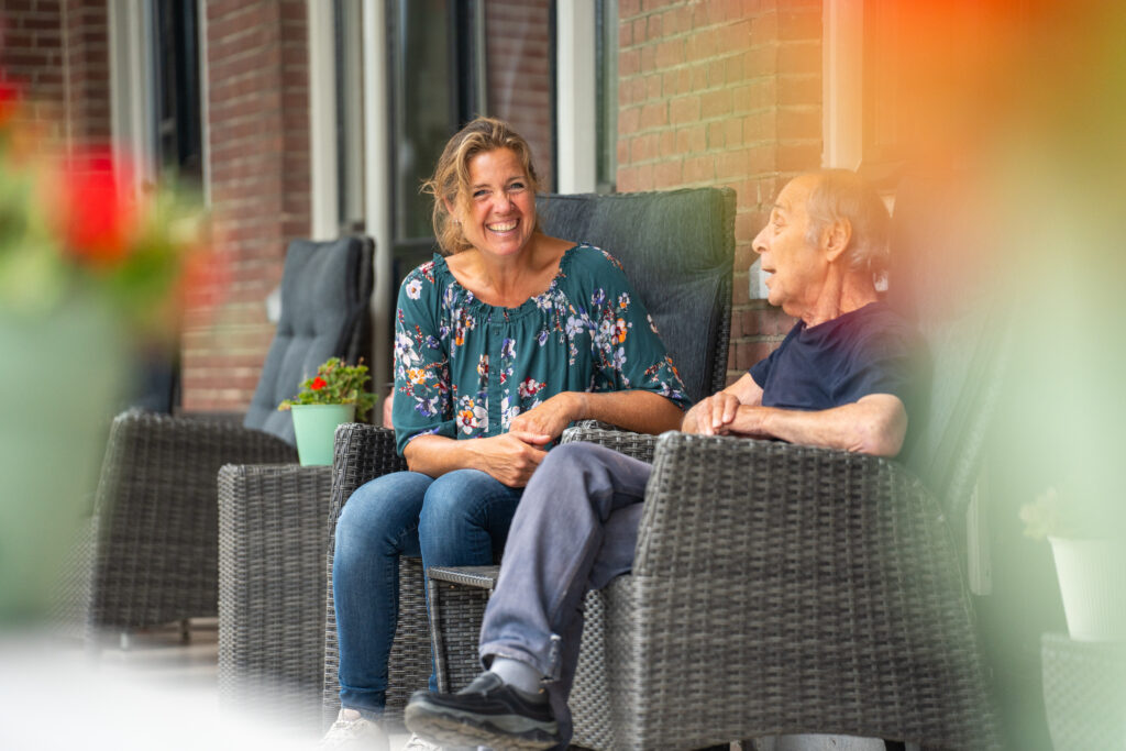 Bewoners en medewerkers bij Kloek ouderenzorg