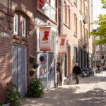 Woonkamer bij Kloek Amsterdam, kleinschalige ouderenzorg